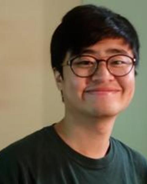Headshot of Dongmin smiling